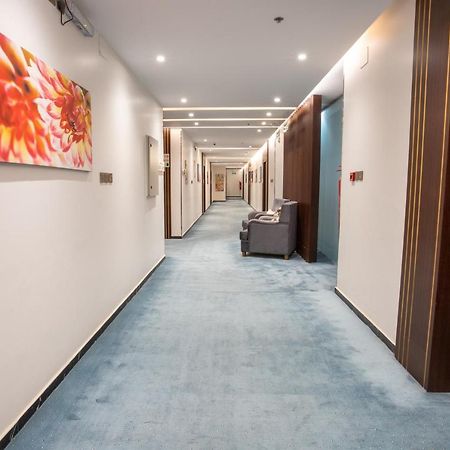 Golden Bujari Hotel - Diyafa Khamis Mushait Bagian luar foto