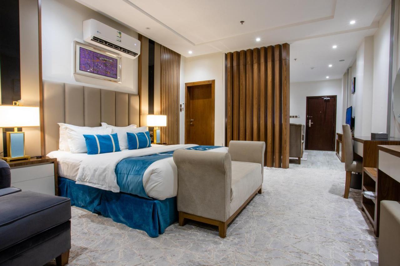 Golden Bujari Hotel - Diyafa Khamis Mushait Bagian luar foto