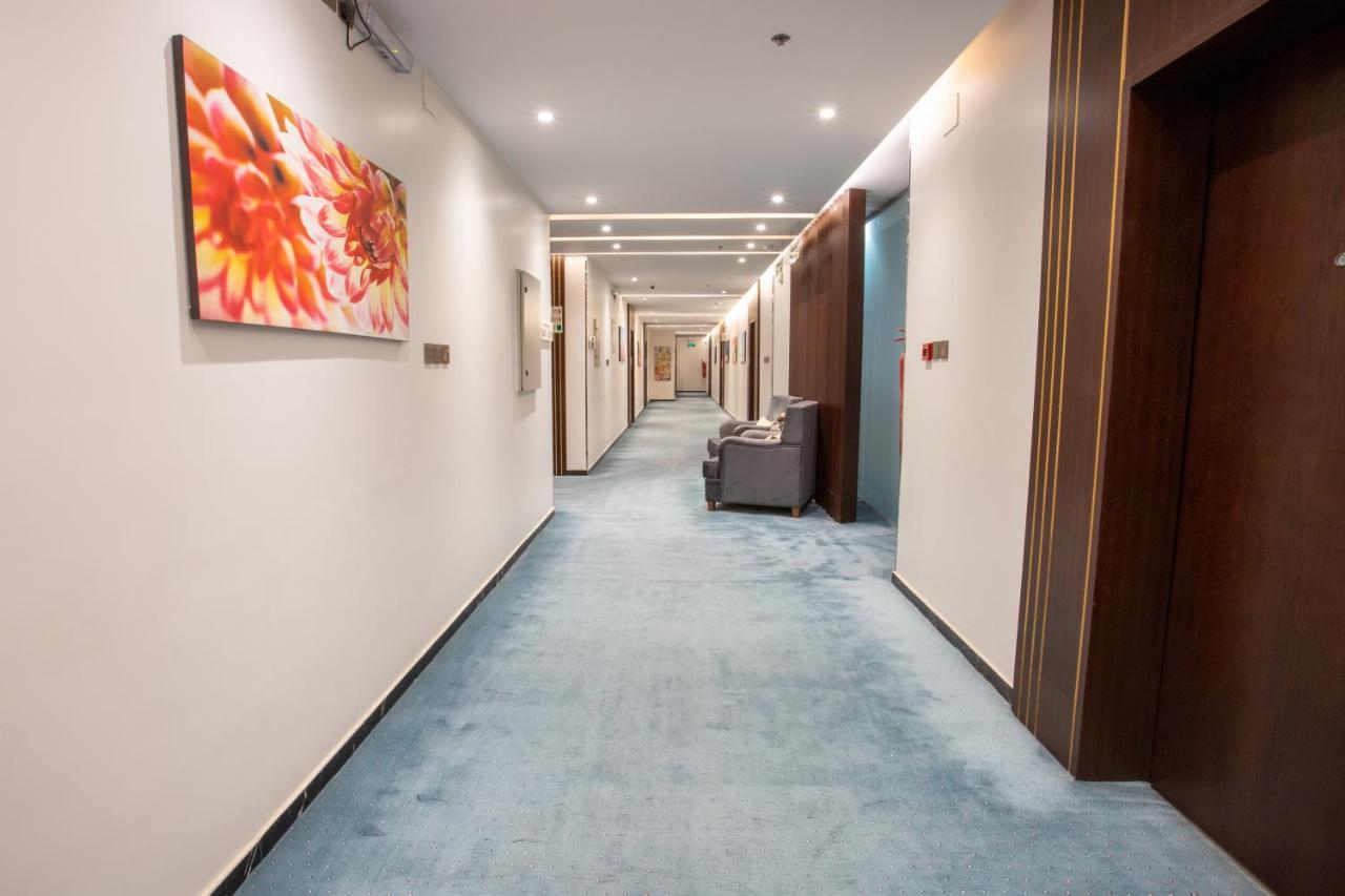 Golden Bujari Hotel - Diyafa Khamis Mushait Bagian luar foto