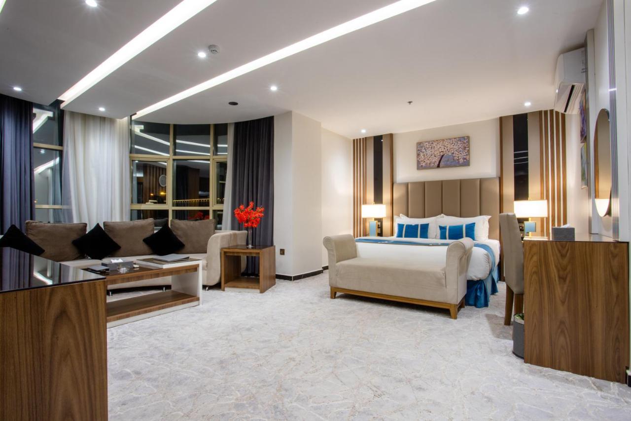 Golden Bujari Hotel - Diyafa Khamis Mushait Bagian luar foto