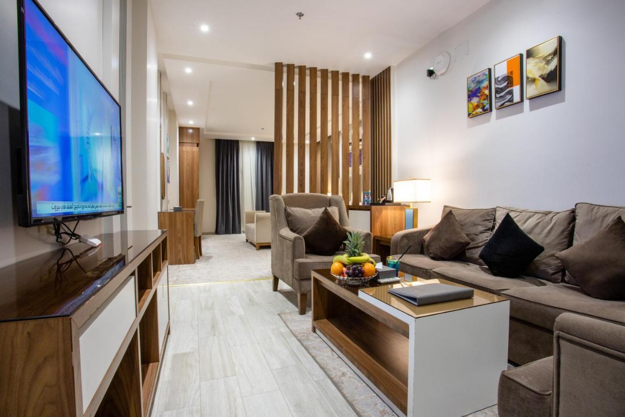 Golden Bujari Hotel - Diyafa Khamis Mushait Bagian luar foto