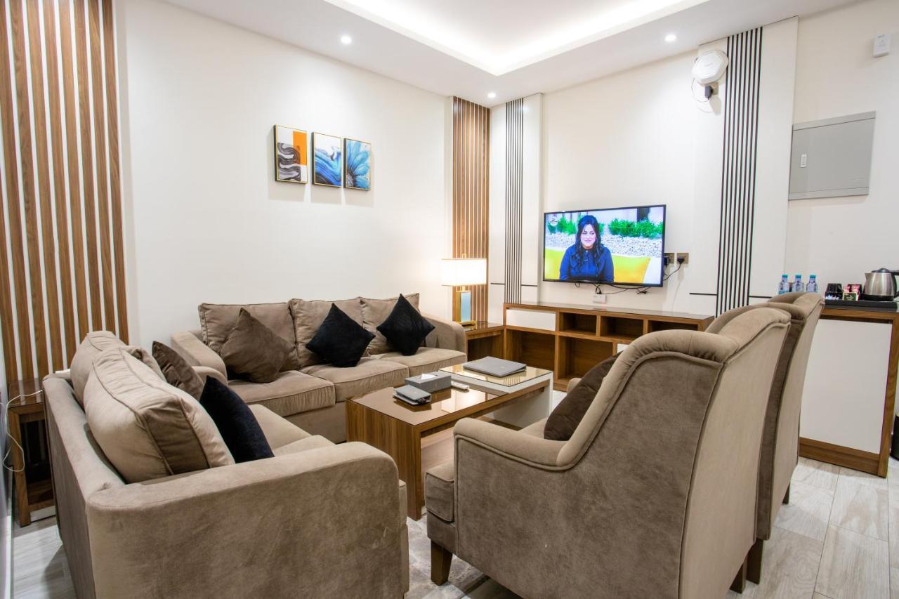 Golden Bujari Hotel - Diyafa Khamis Mushait Bagian luar foto