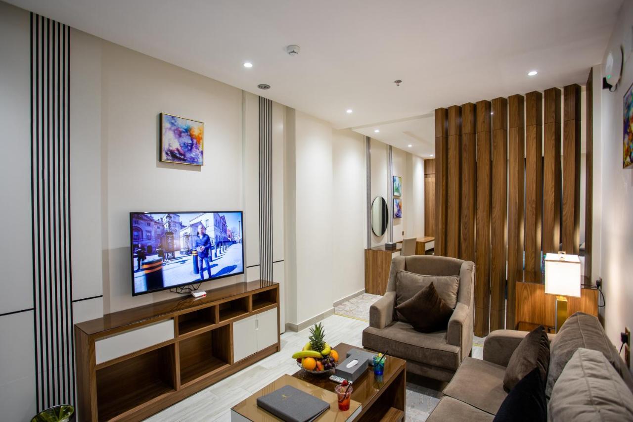 Golden Bujari Hotel - Diyafa Khamis Mushait Bagian luar foto