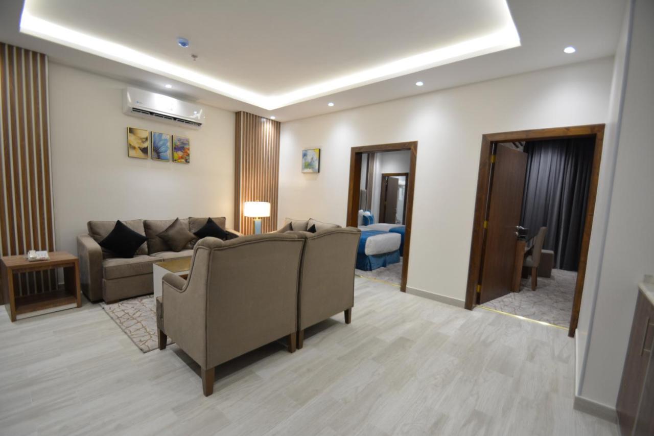 Golden Bujari Hotel - Diyafa Khamis Mushait Bagian luar foto