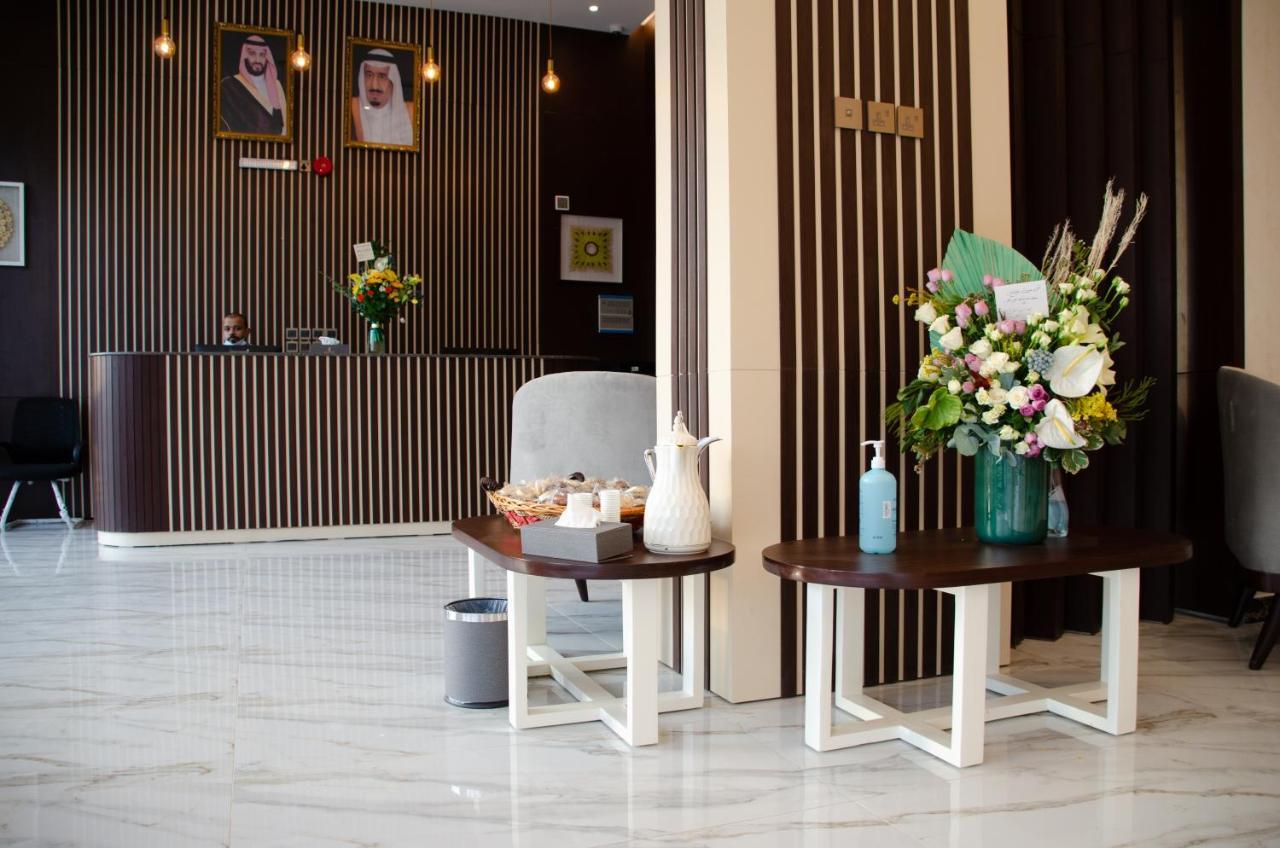 Golden Bujari Hotel - Diyafa Khamis Mushait Bagian luar foto