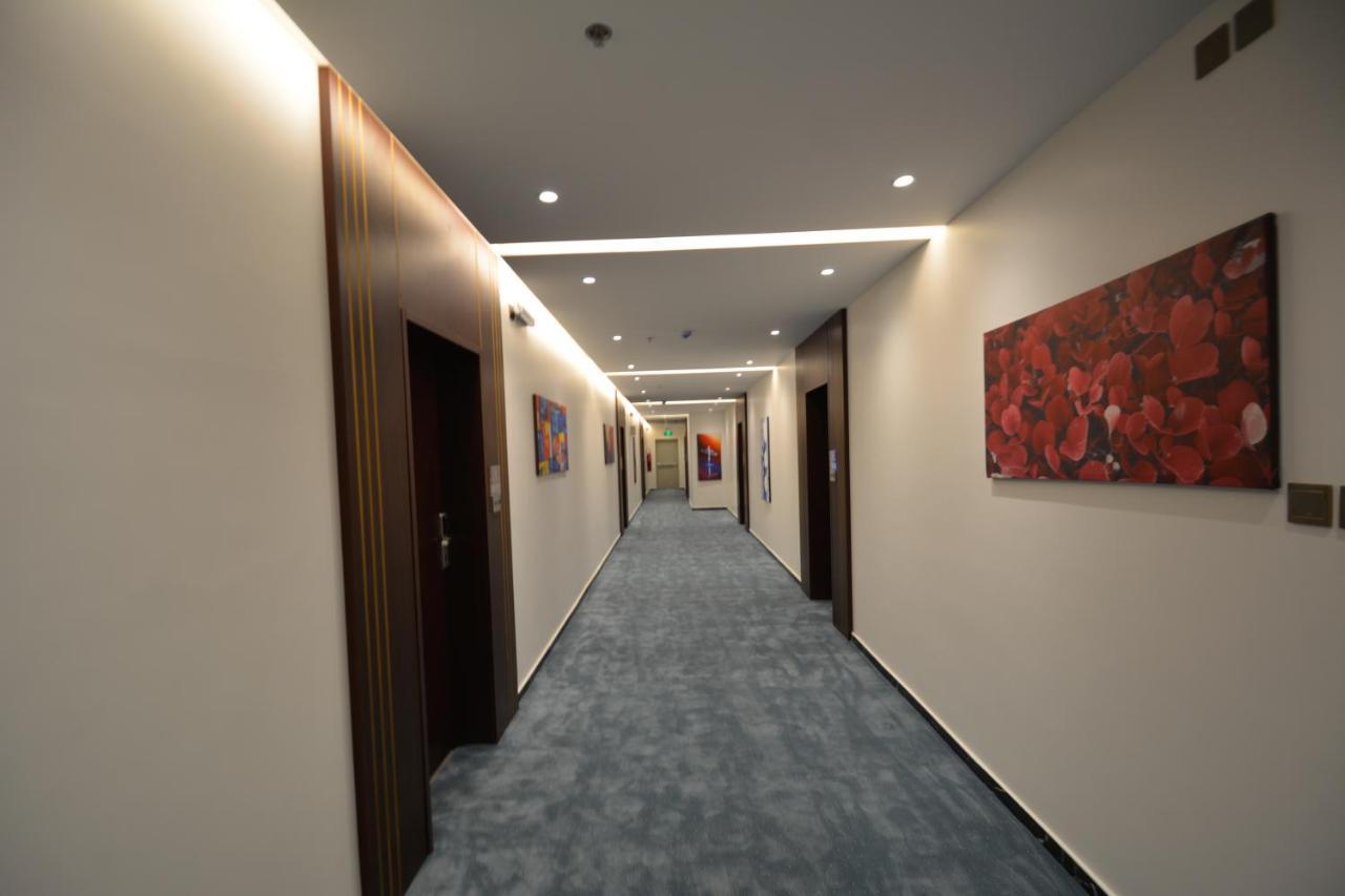 Golden Bujari Hotel - Diyafa Khamis Mushait Bagian luar foto
