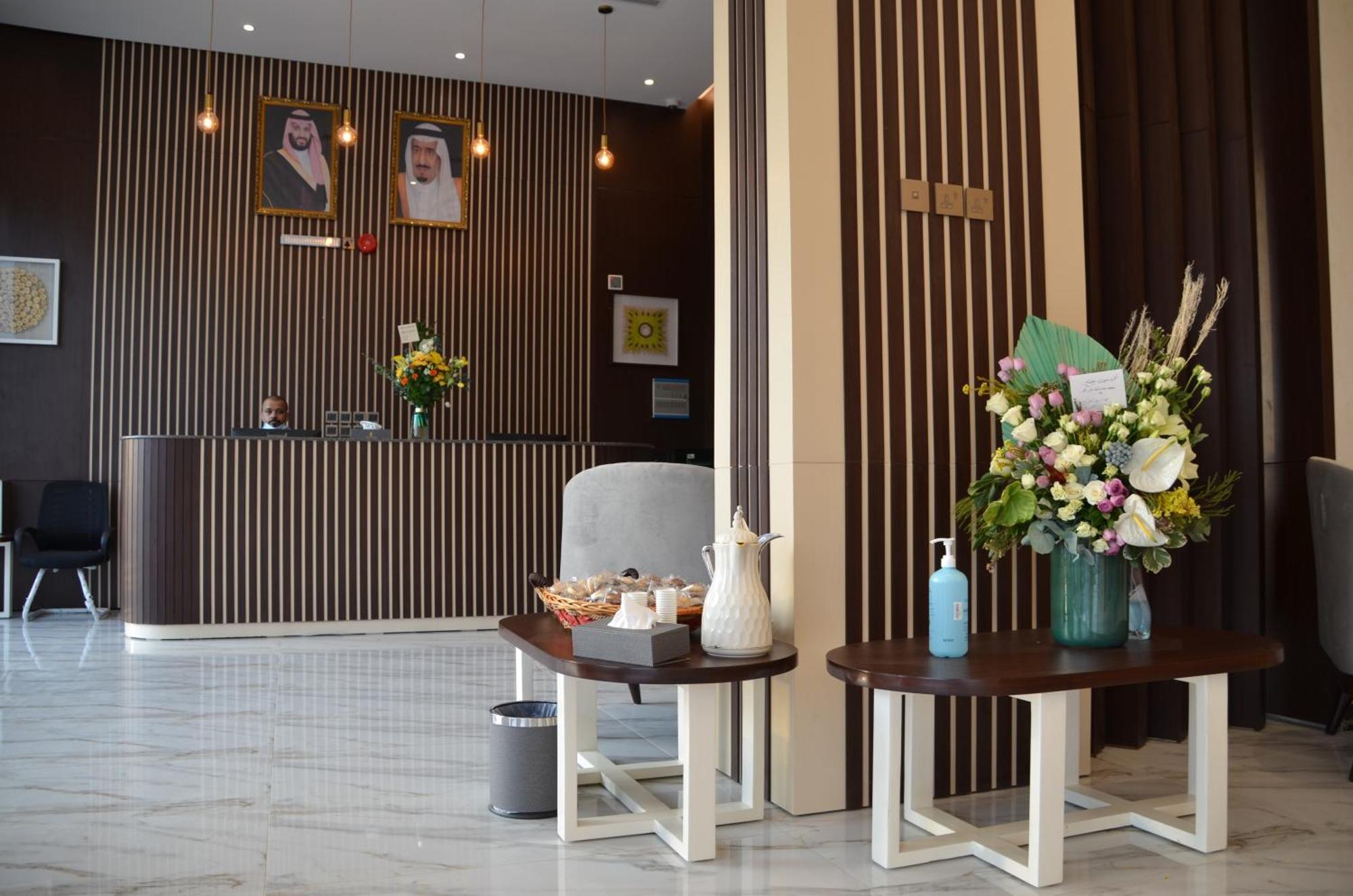Golden Bujari Hotel - Diyafa Khamis Mushait Bagian luar foto