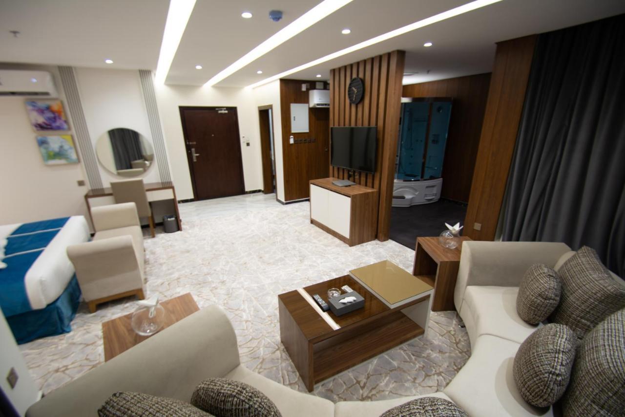 Golden Bujari Hotel - Diyafa Khamis Mushait Bagian luar foto