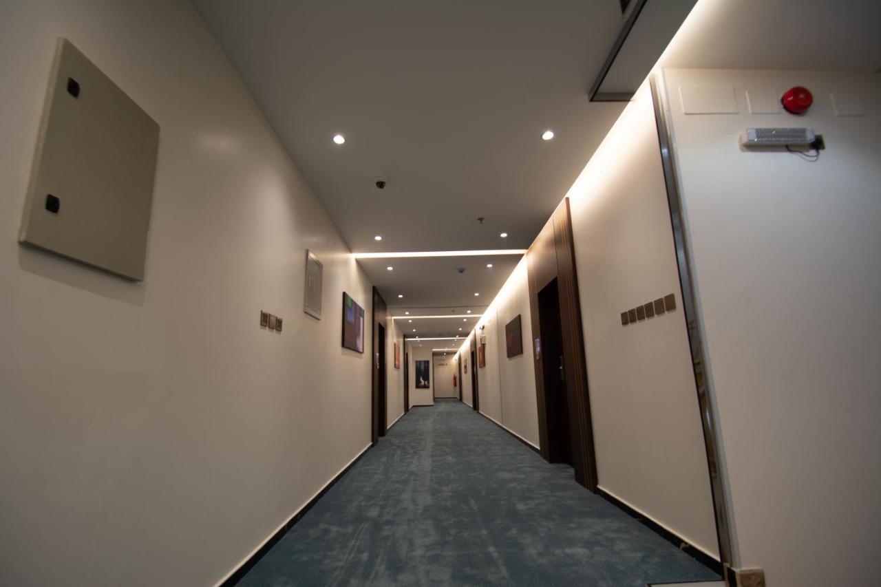 Golden Bujari Hotel - Diyafa Khamis Mushait Bagian luar foto