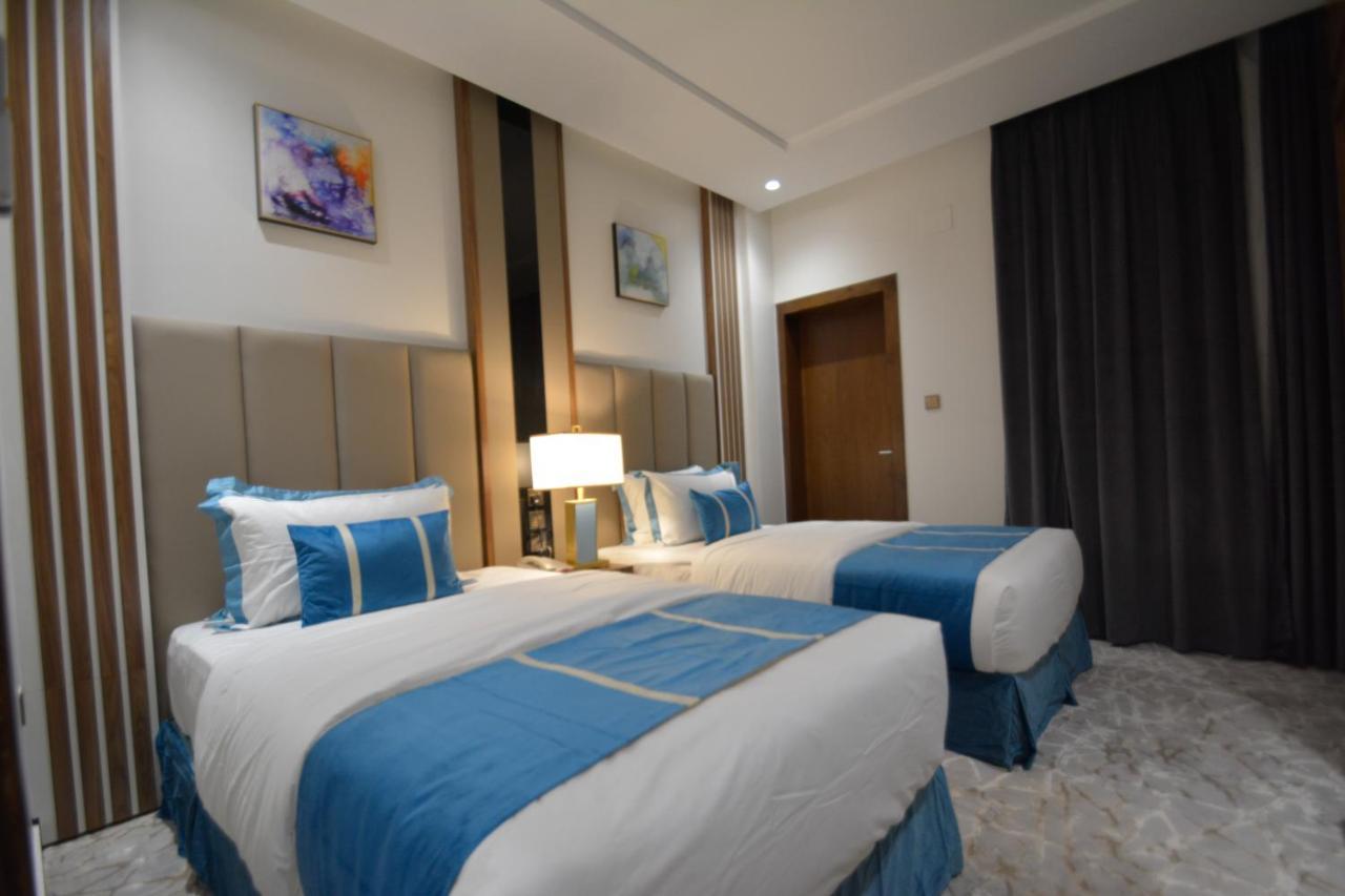 Golden Bujari Hotel - Diyafa Khamis Mushait Bagian luar foto