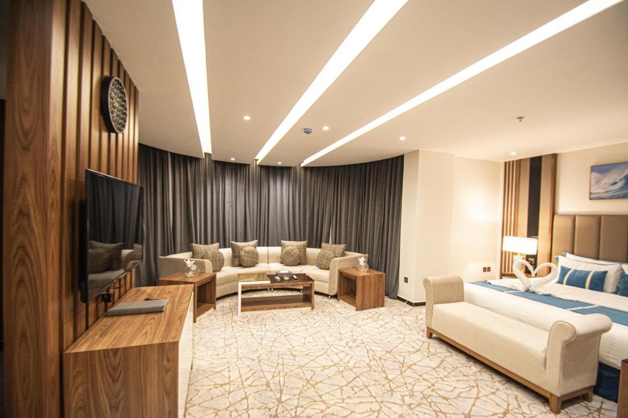 Golden Bujari Hotel - Diyafa Khamis Mushait Bagian luar foto